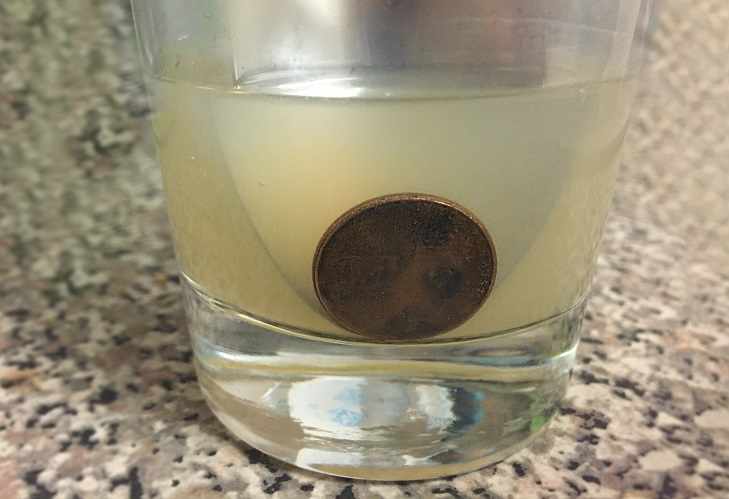 Чистка монет в мыльном растворе 