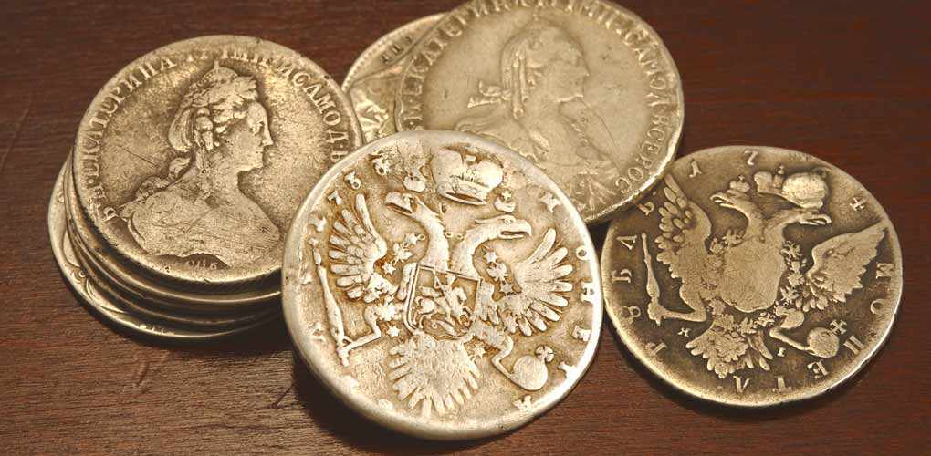 Купить золотые монеты в Москве недорого